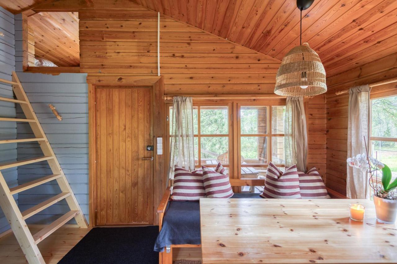 Pinetree Cozy Log Lomamökit *