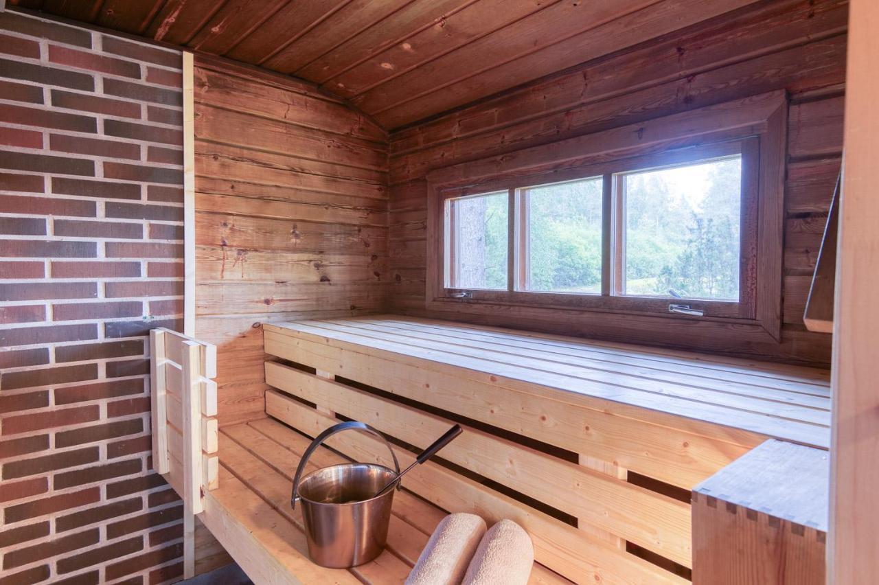 Pinetree Cozy Log Chalet